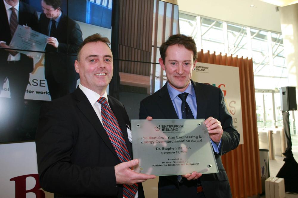 Winner of the Enterprise Ireland Manufacturing, Engineering and Energy Commercialisation Award, Stephen Daniels, pictured with Sean Sherlock TD, Minister for Research and Innovation (right) at the Big Ideas Showcase in Dublin on the 28th November.